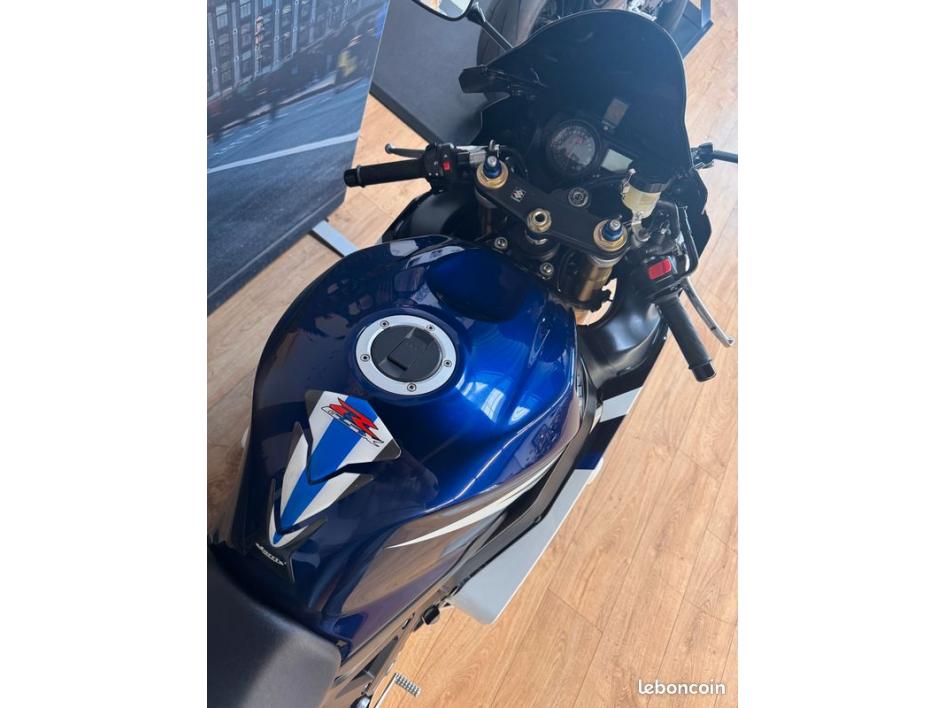 SUZUKI GSX-R 750