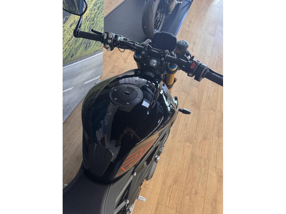 TRIUMPH SPEED TRIPLE 1200 RS