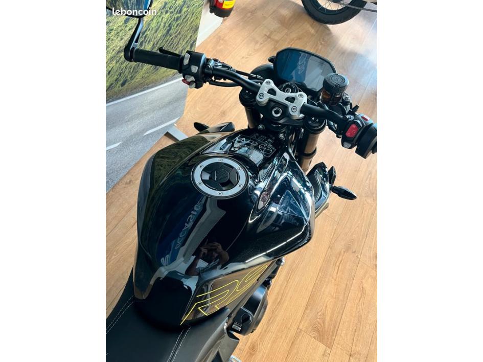 TRIUMPH STREET TRIPLE 765 RS