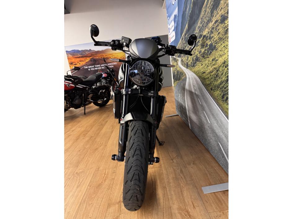 TRIUMPH TRIDENT 660 A2 