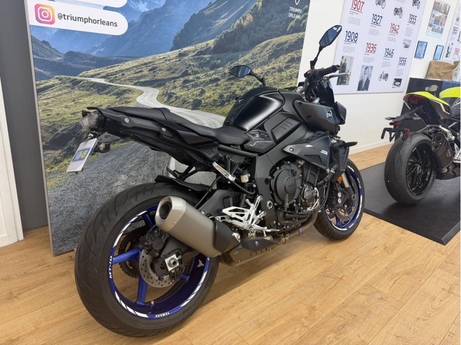 YAMAHA MT-10
